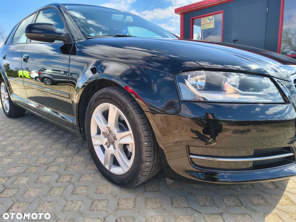 Audi A3 Sportback 1.6 TDI DPF Ambiente - 17