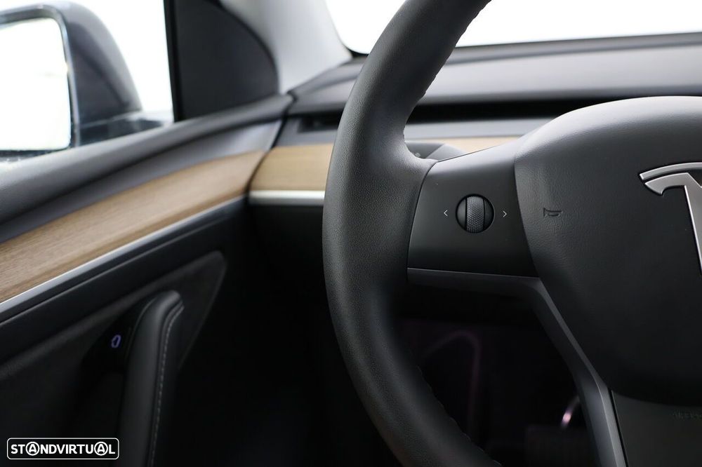 Tesla Model Y Long Range Dual Motor AWD - 10