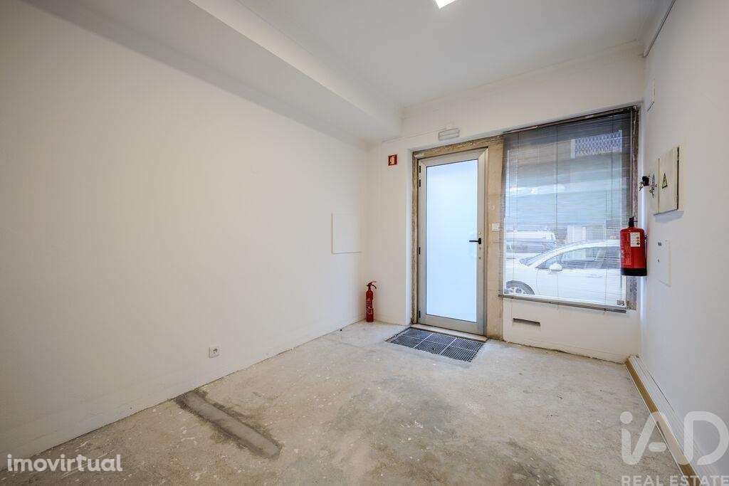 Loja / Estabelecimento Comercial em Campo de Ourique de 180,00 m2 - Grande imagem: 2/25