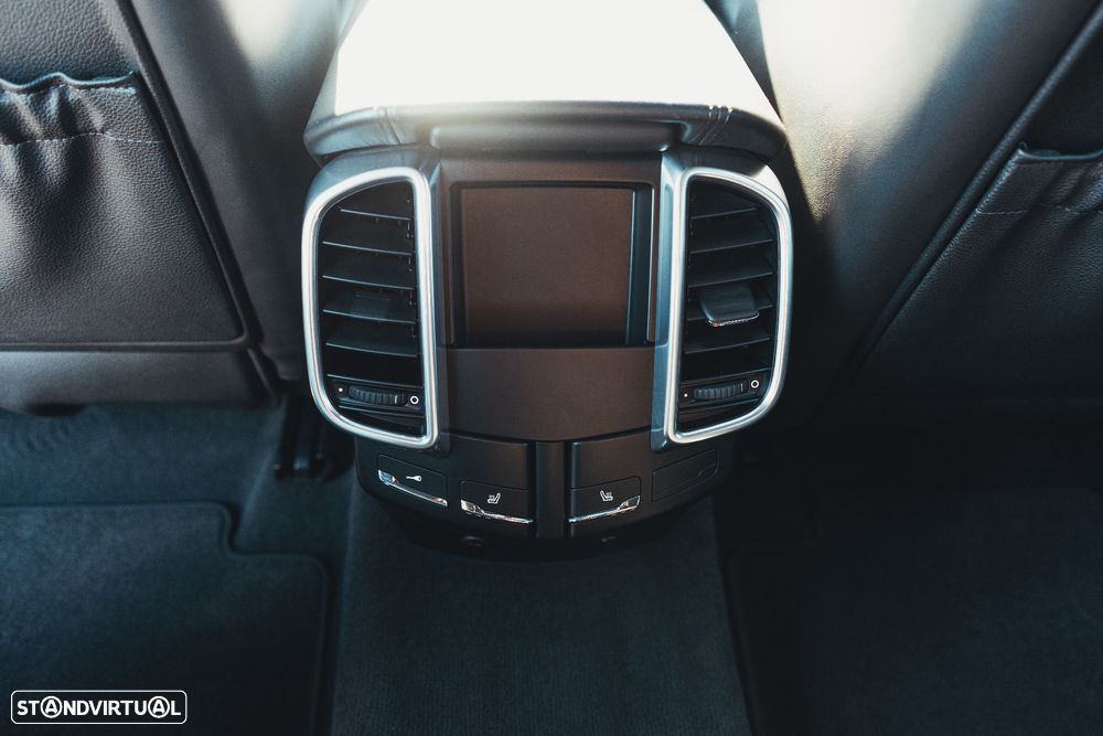 Porsche Cayenne Turbo - 24
