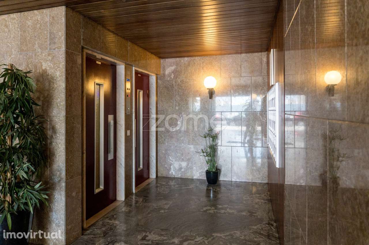 T4 no Restelo c/ box e vista rio Tejo - Grande imagem: 2/27