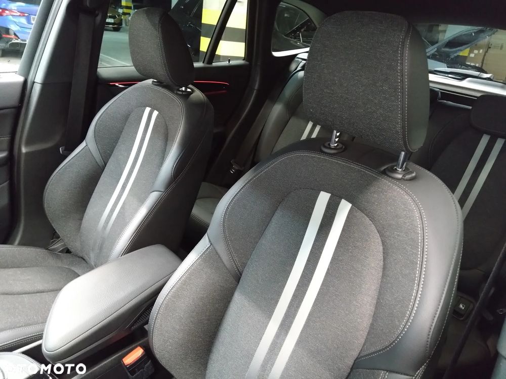 BMW X1 xDrive20i Sport Line - 15
