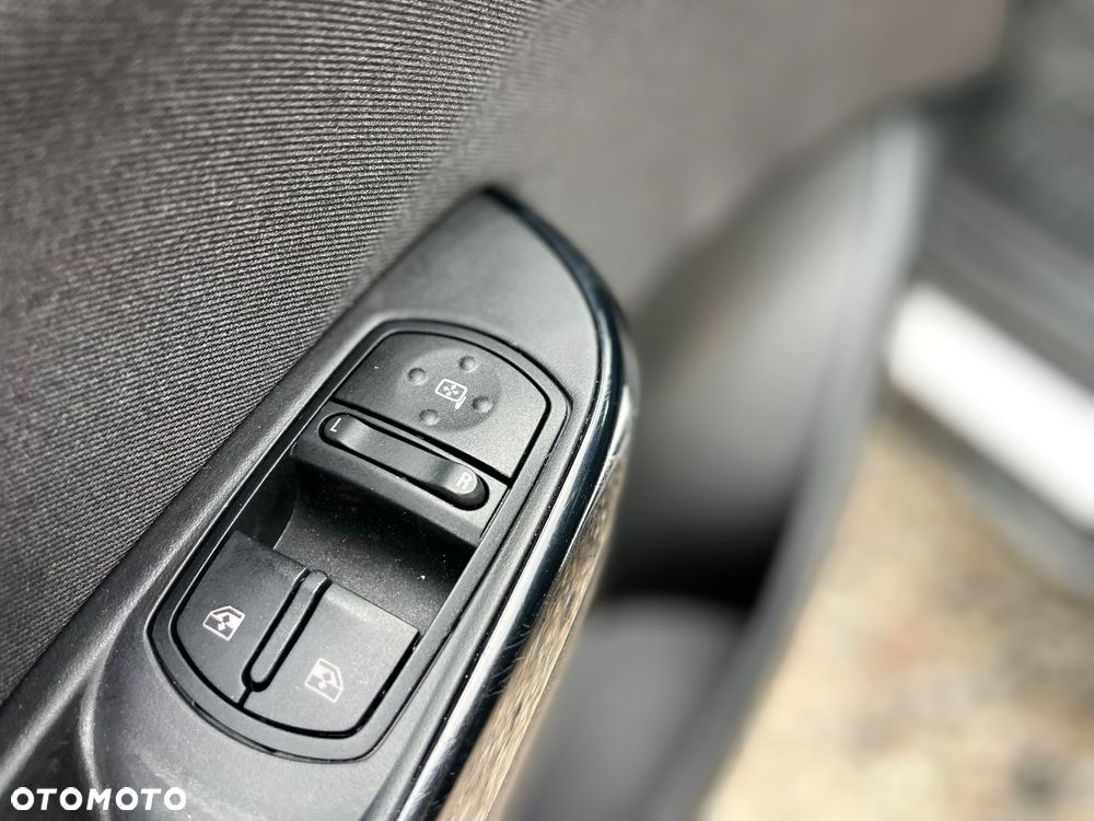 Opel Corsa 1.4 16V Active - 27