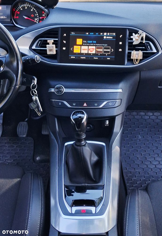 Peugeot 308 1.5 BlueHDi Allure S&S - 21