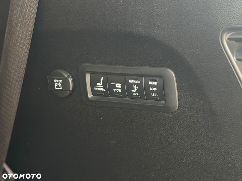 Chrysler Pacifica - 29