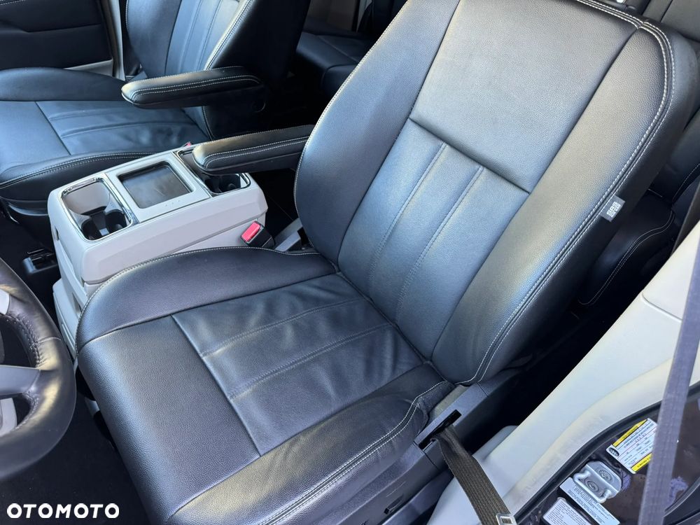 Chrysler Town & Country 3.6 Limited - 22