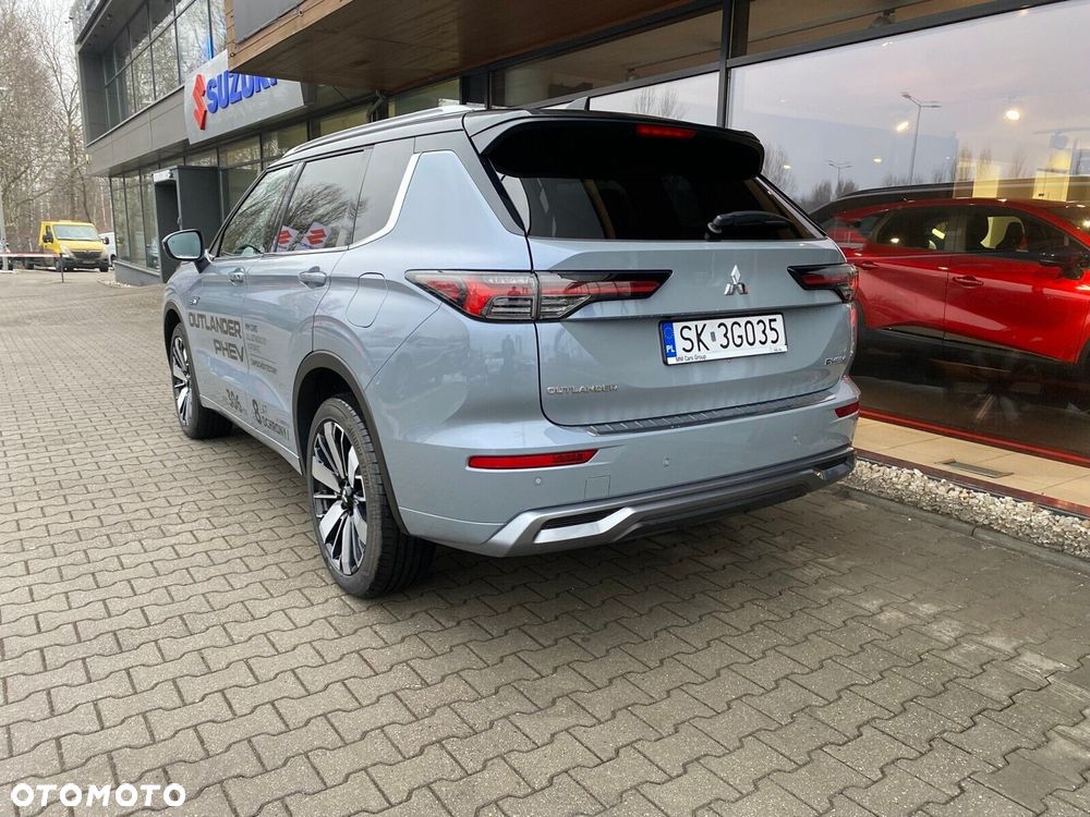 Mitsubishi Outlander - 3