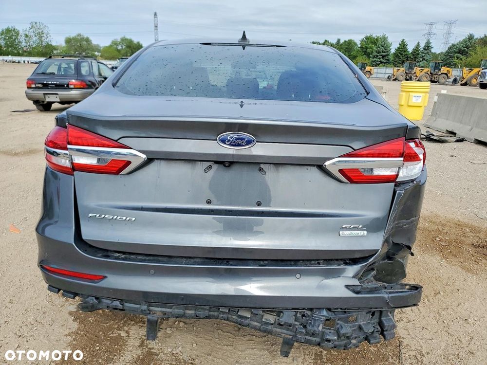 Ford Fusion - 7