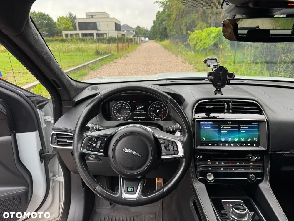 Jaguar F-Pace 2.0 i4P AWD R-Sport - 18
