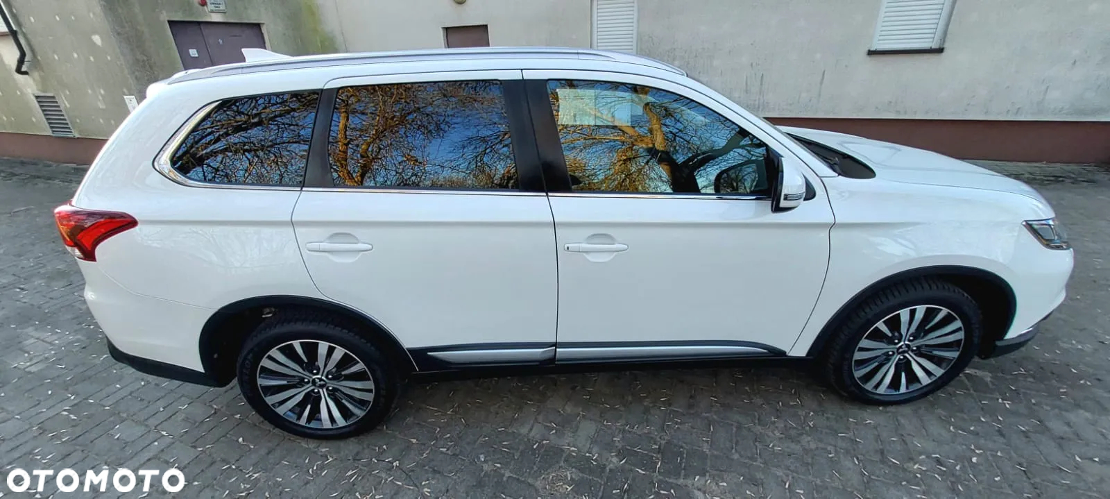 Mitsubishi Outlander 2.0 Instyle Navi 4WD CVT - 4