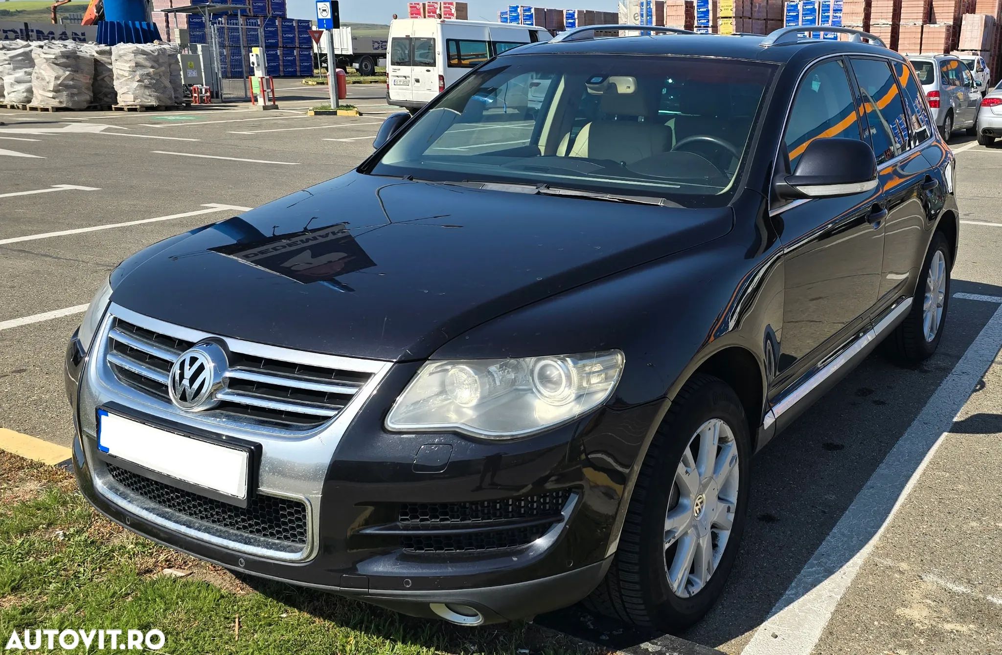 Volkswagen Touareg - 1