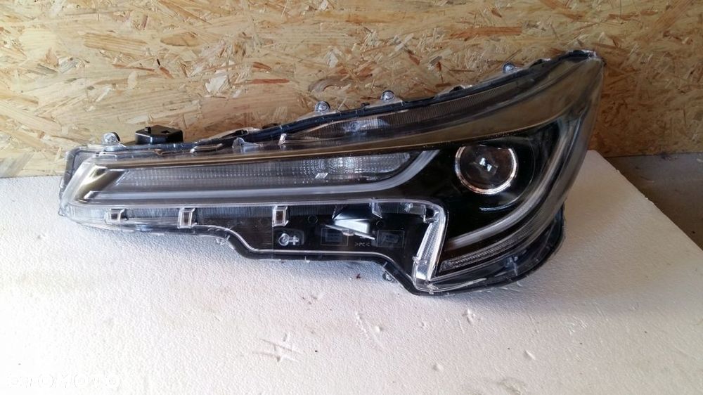 Toyota Corolla XII Lampa Lewy Przód 81150-02S70 - 1