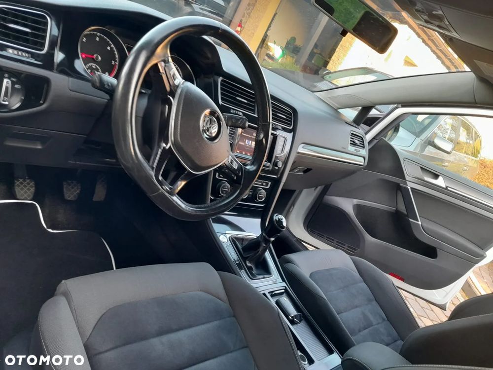 Volkswagen Golf - 9