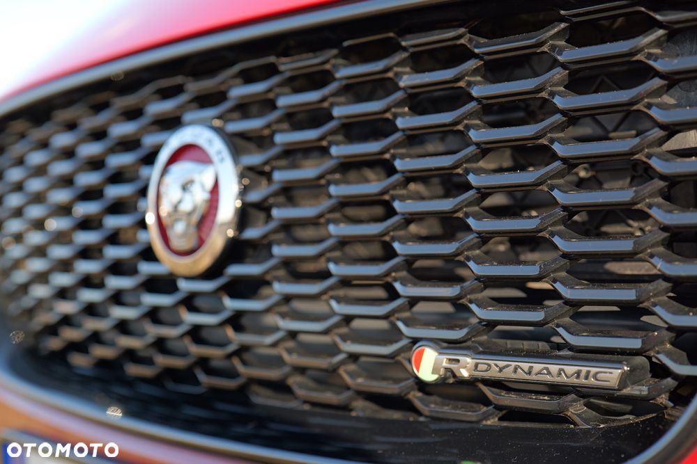 Jaguar XE P250 R-Dynamic Black - 14
