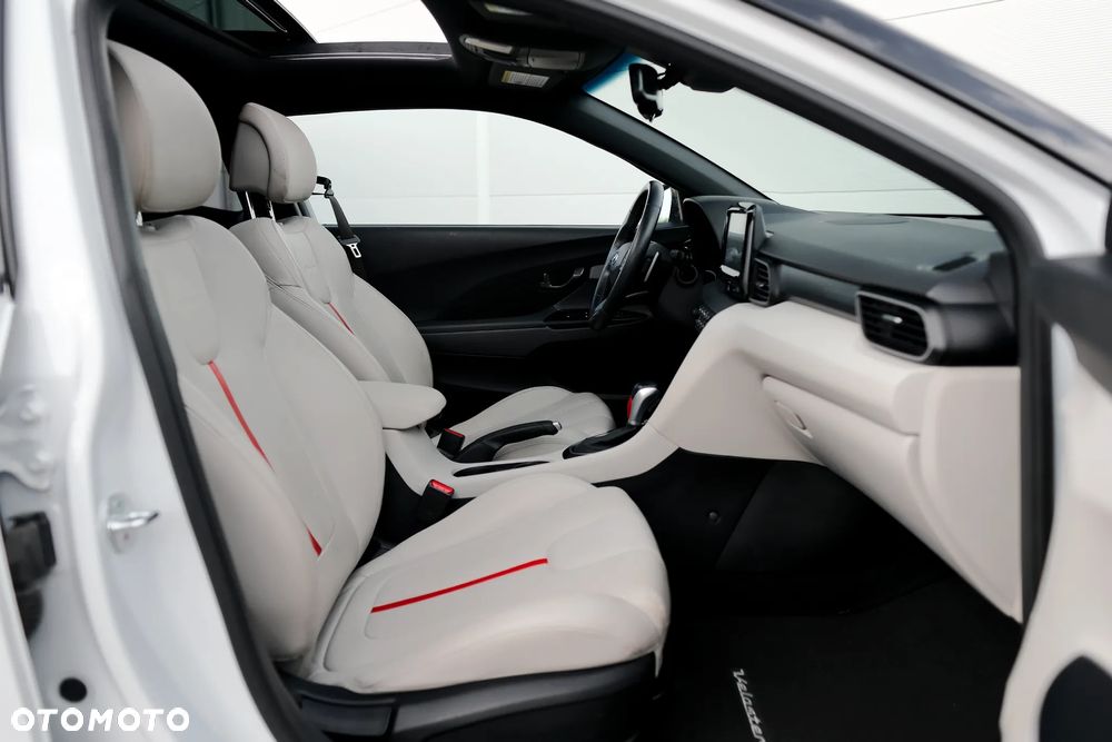 Hyundai Veloster - 24