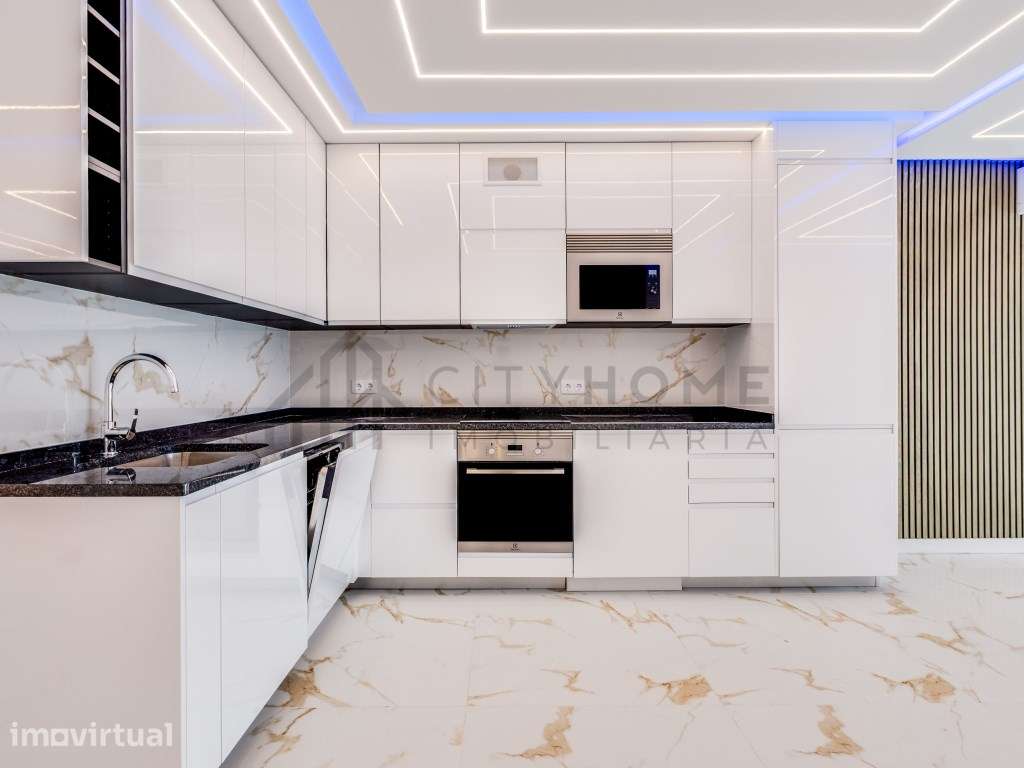 Apartamento T2 Renovado em Quarteira com Vista Mar Panorâmica e a 2... - Grande imagem: 3/26