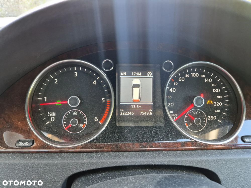 Volkswagen Passat 2.0 TDI DPF DSG Individual Chrom - 12