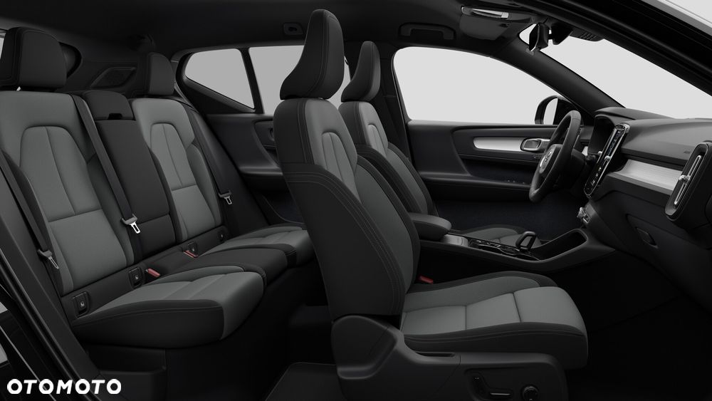 Volvo XC 40 B4 Plus Black Edition - 3