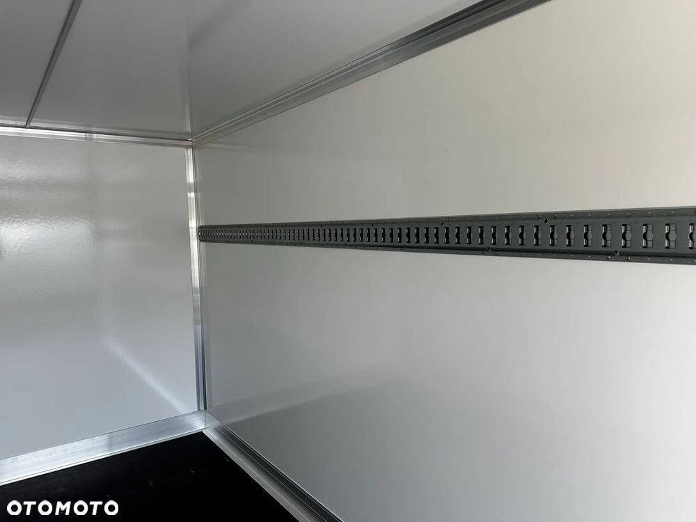 Mercedes-Benz Sprinter - 25