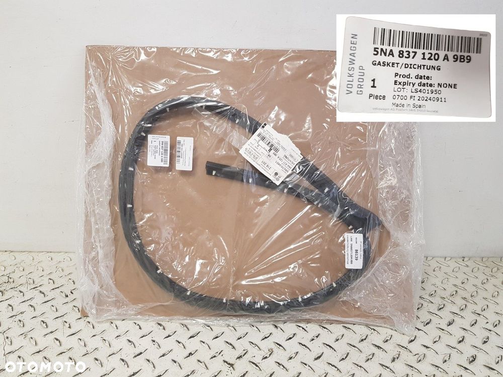 FABRYCZNIE NOWA ORYGINALNA USZCZELKA PROGU DRZWI PRAWA PRZEDNIA VW TIGUAN II 2 16-24 5NA837120A