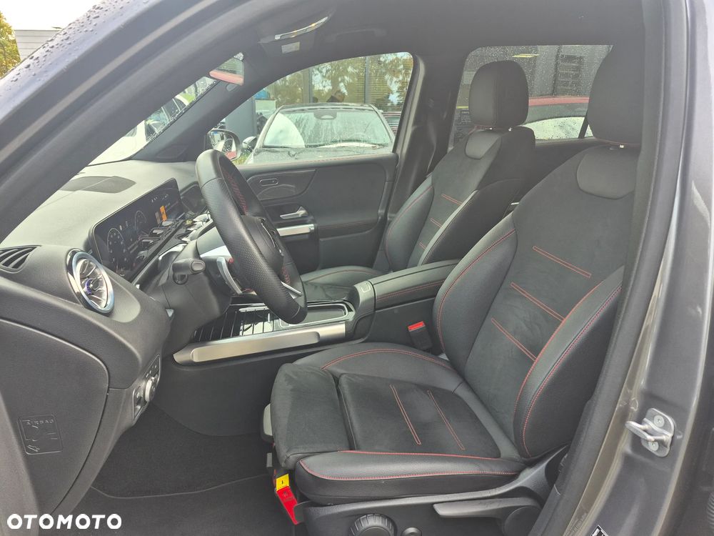 Mercedes-Benz GLB 200 AMG Line 7G-DCT - 17