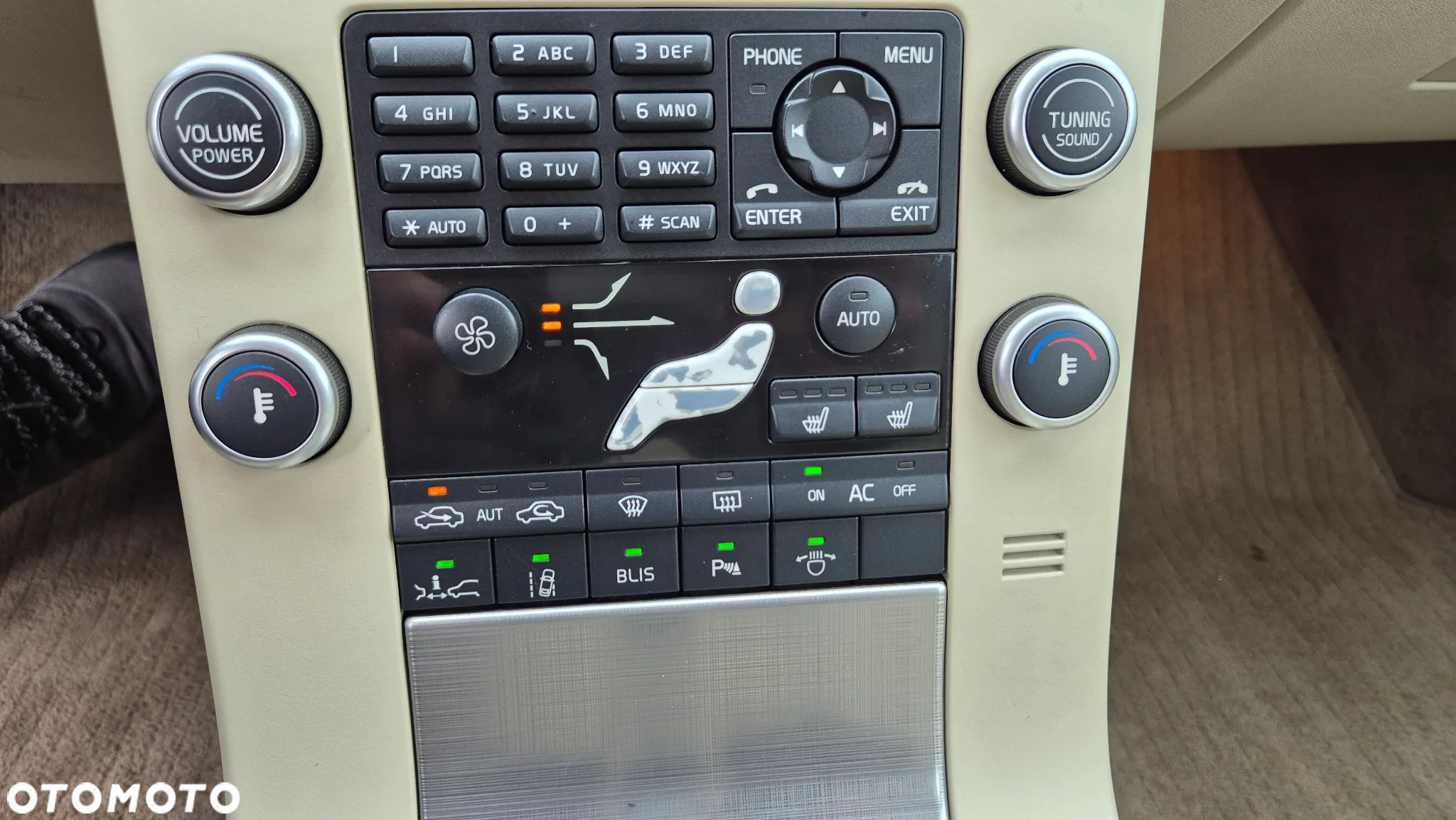 Volvo V70 T6 AWD Momentum - 24