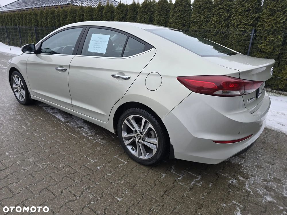 Hyundai Elantra 1.6 CRDi BlueDrive Style DCT - 2