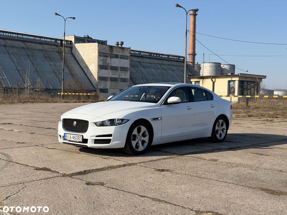 Jaguar XE 2.0 T Prestige - 2