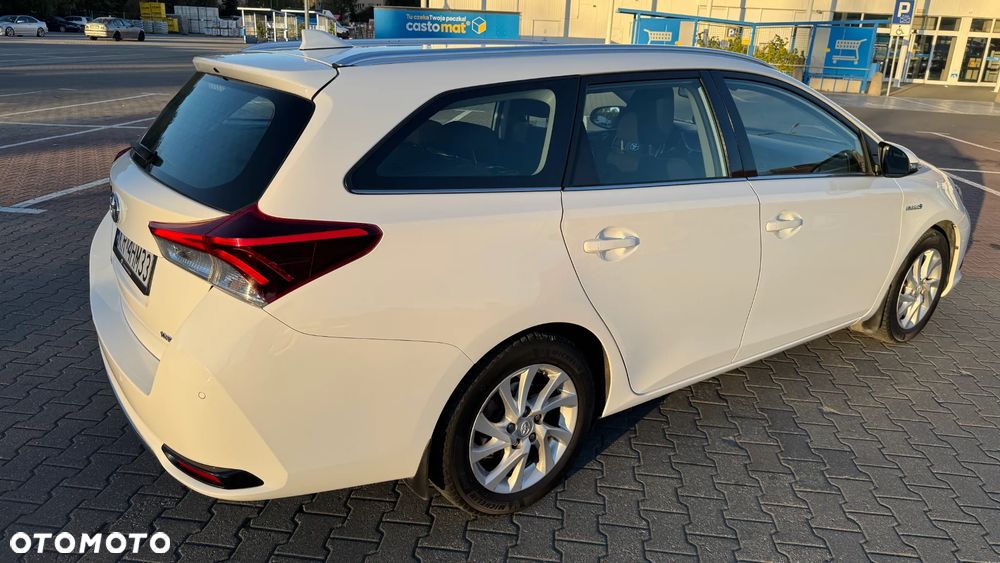 Toyota Auris 2018 photo 2