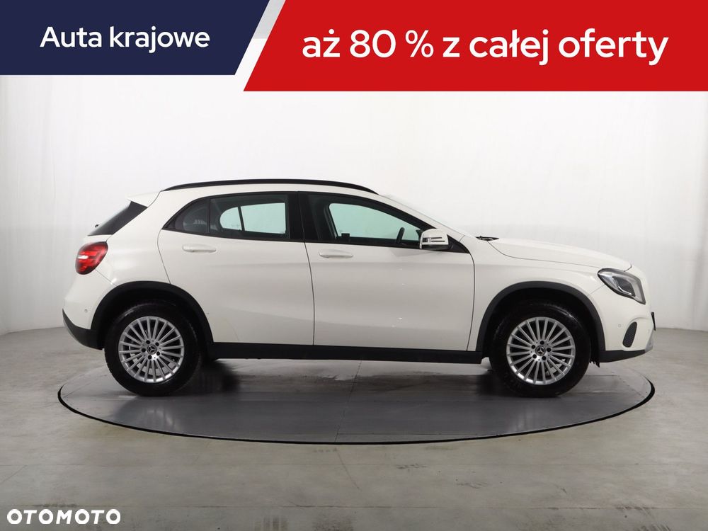 Mercedes-Benz GLA - 8