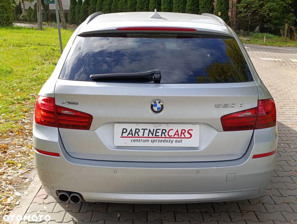 BMW Seria 5 520d xDrive Touring - 9