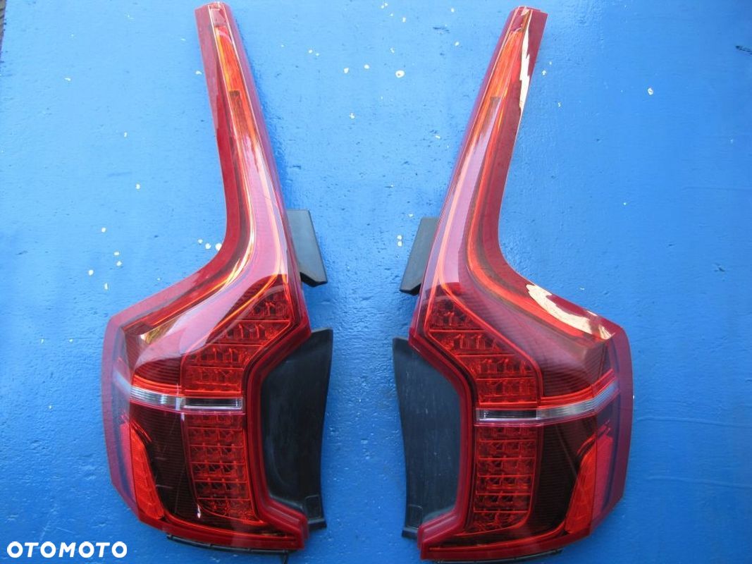 VOLVO XC90 II - LAMPA TYLNA PRAWA - 1