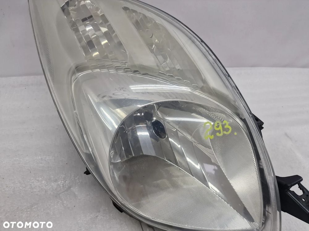 TOYOTA YARIS II 05- PRAWA LAMPA PRZEDNIA PRZÓD , NR 81110-0D120 , NR AUKCJI LA293 - 5
