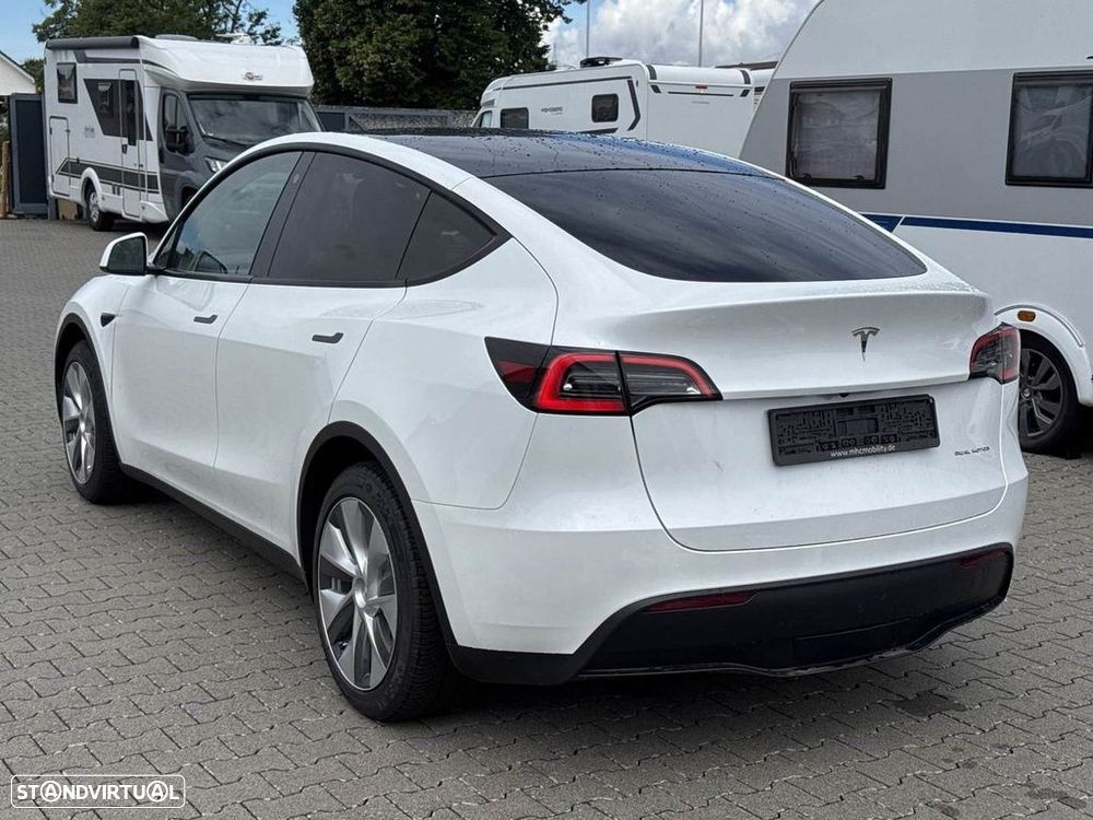 Tesla Model Y Long Range Dual Motor AWD - 4