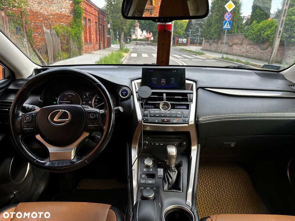 Lexus NX 300h E-FOUR Luxury Line - 10