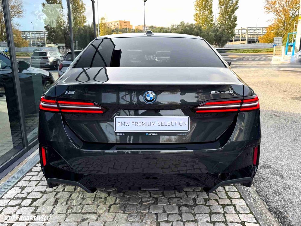 BMW i5 eDrive40 - 17