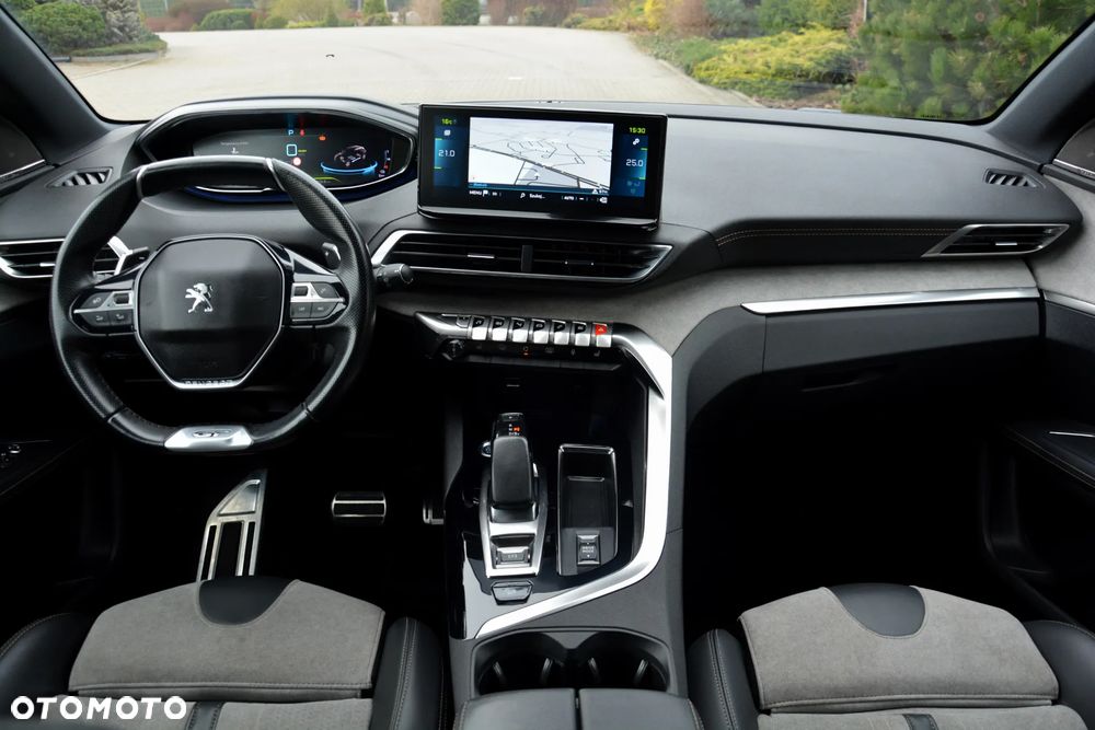 Peugeot 3008 1.6 PureTech HYbrid4 GT Line S&S EAT8 - 24