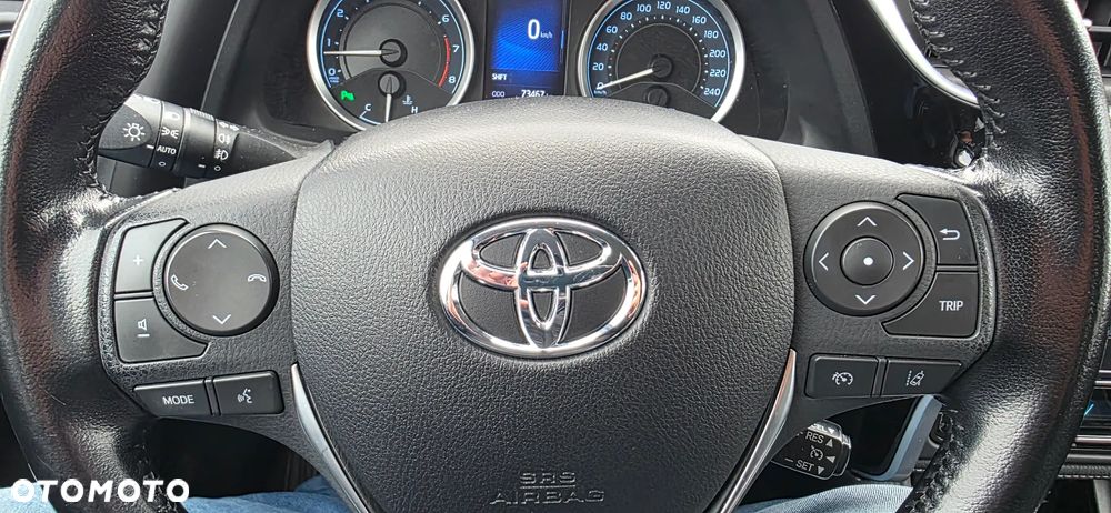 Toyota Corolla 1.6 50th Anniversary - 12