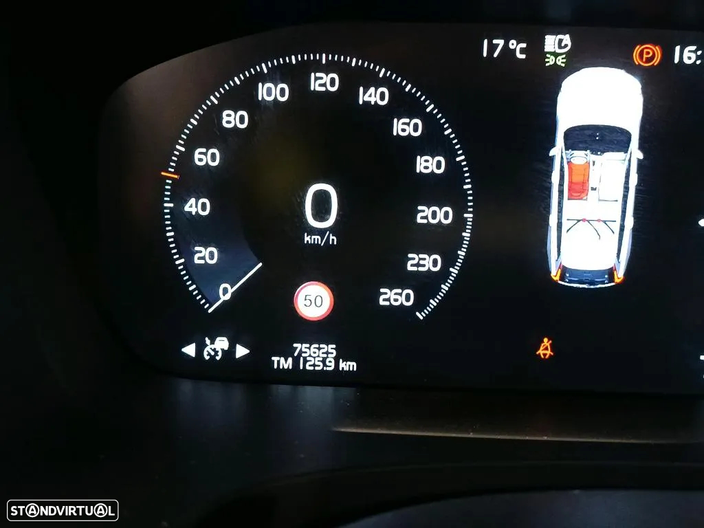 Volvo V90 2.0 T8 Momentum AWD Geartronic - 4
