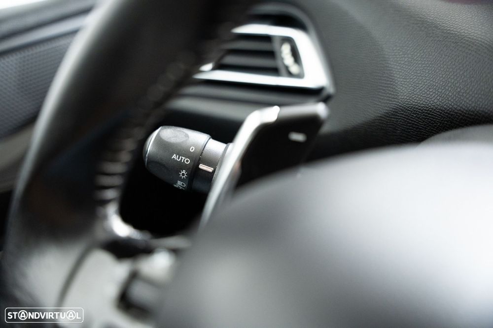 Peugeot 308 1.2 PureTech Allure EAT8 - 18