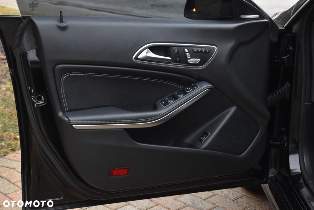 Mercedes-Benz CLA 250 4-Matic Sport - 17
