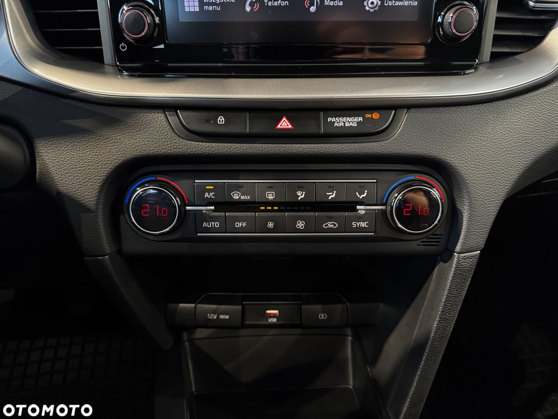 Kia Ceed - 24