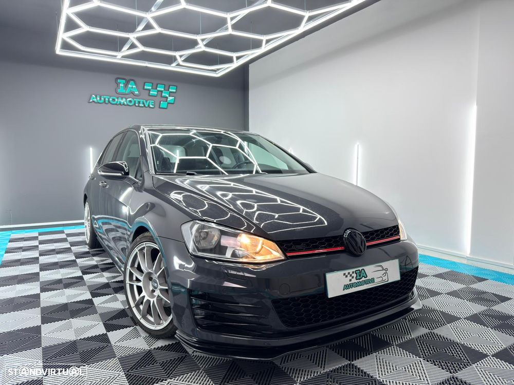 VW Golf 2.0 TDi Confortline - 4