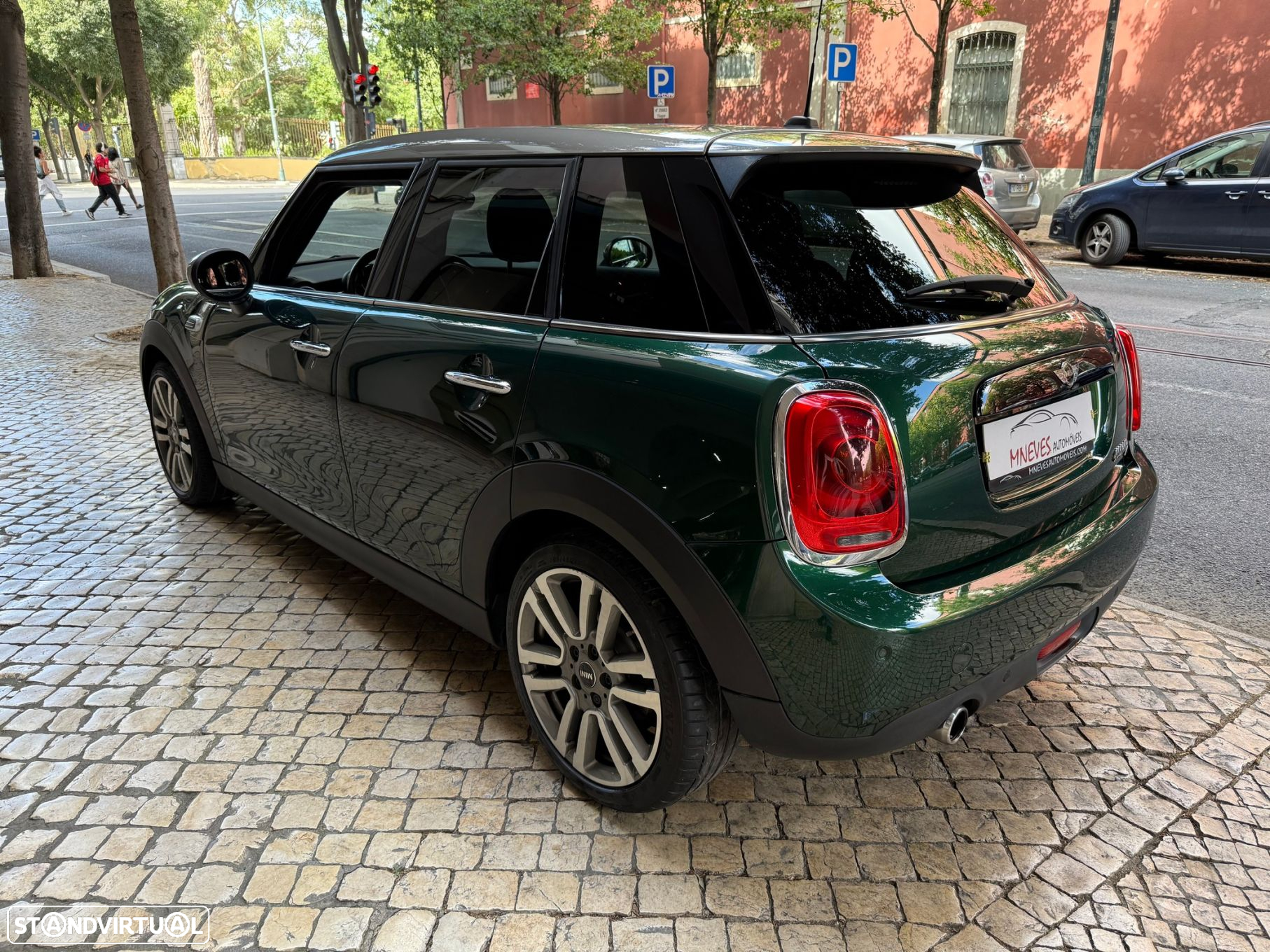 MINI 5 Portas Cooper D Auto - 4