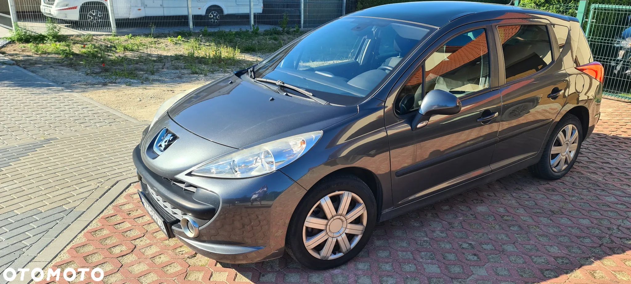 Peugeot 207 - 1
