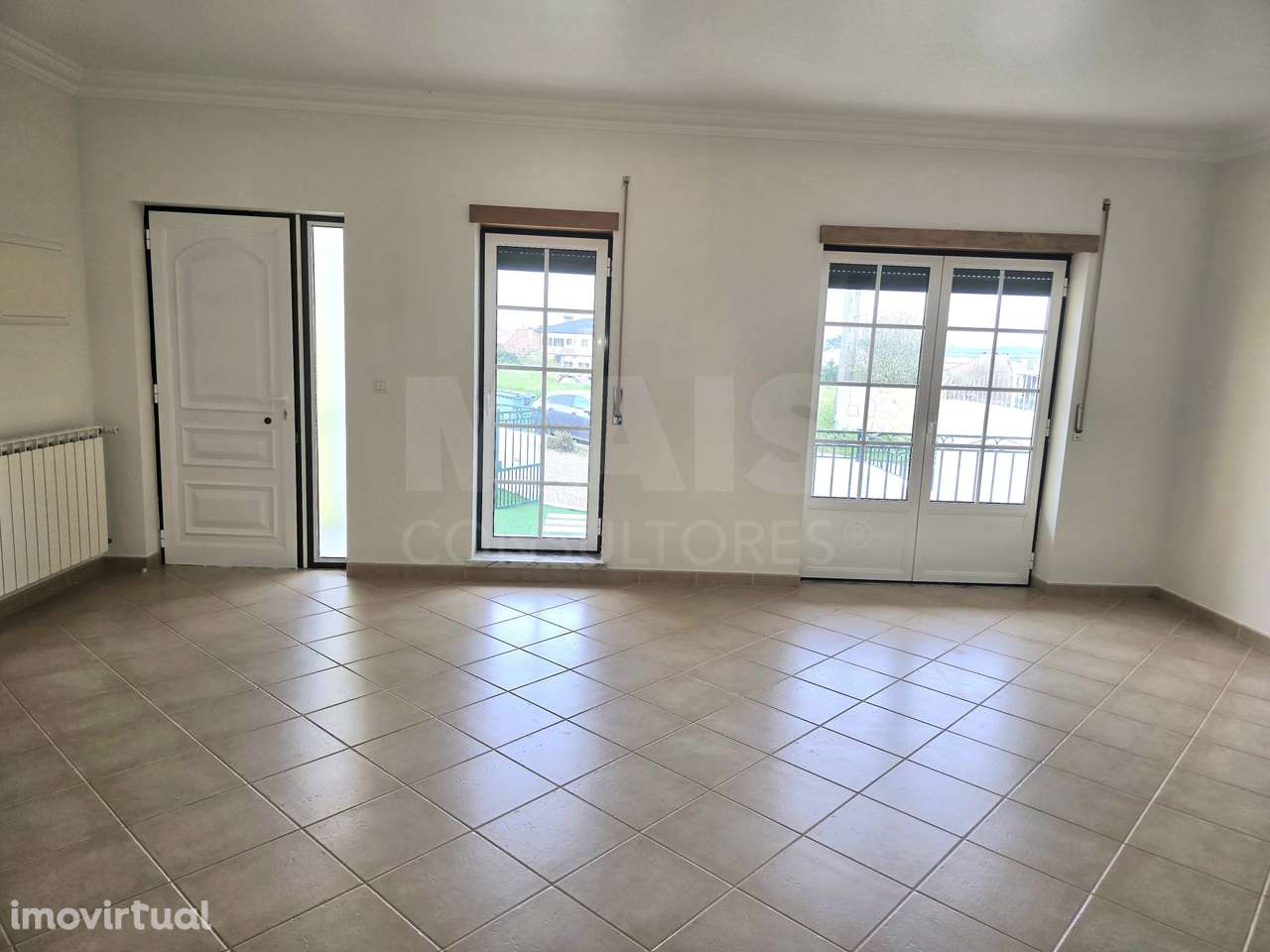 Moradia T4 com Terraço, Jardim e Garagem Fechada – Vale Maceira, Al... - Grande imagem: 3/16