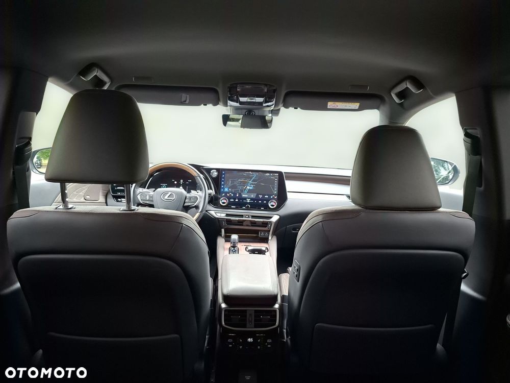 Lexus RX 450h+ Omotenashi - 26