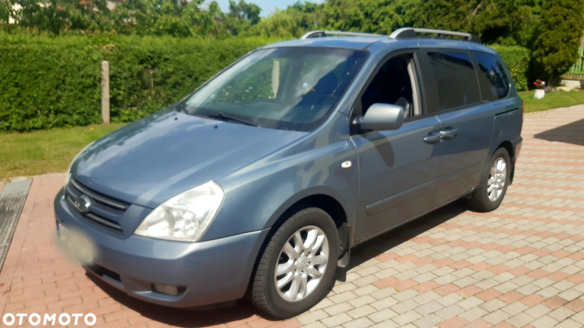 Kia Carnival - 2