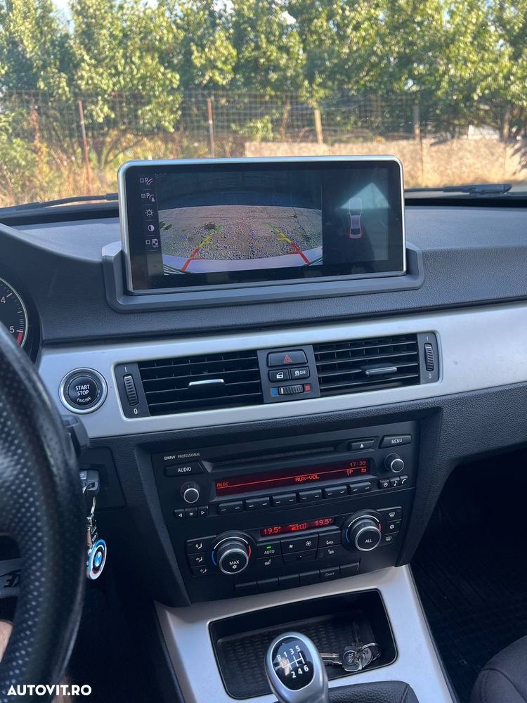 BMW Seria 3 318d - 32