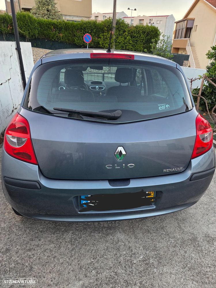 Renault Clio 1.2 16V Confort - 2